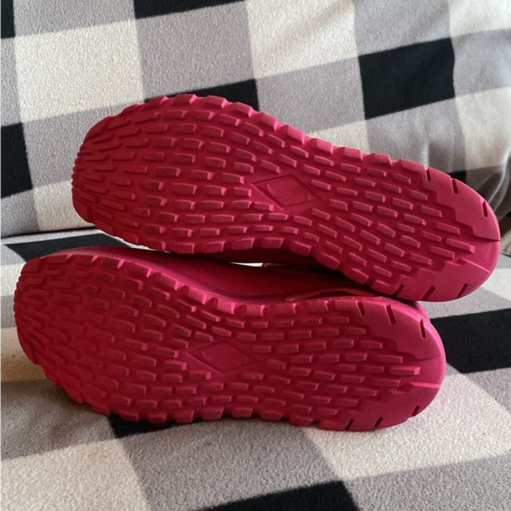 rain boots - image 4